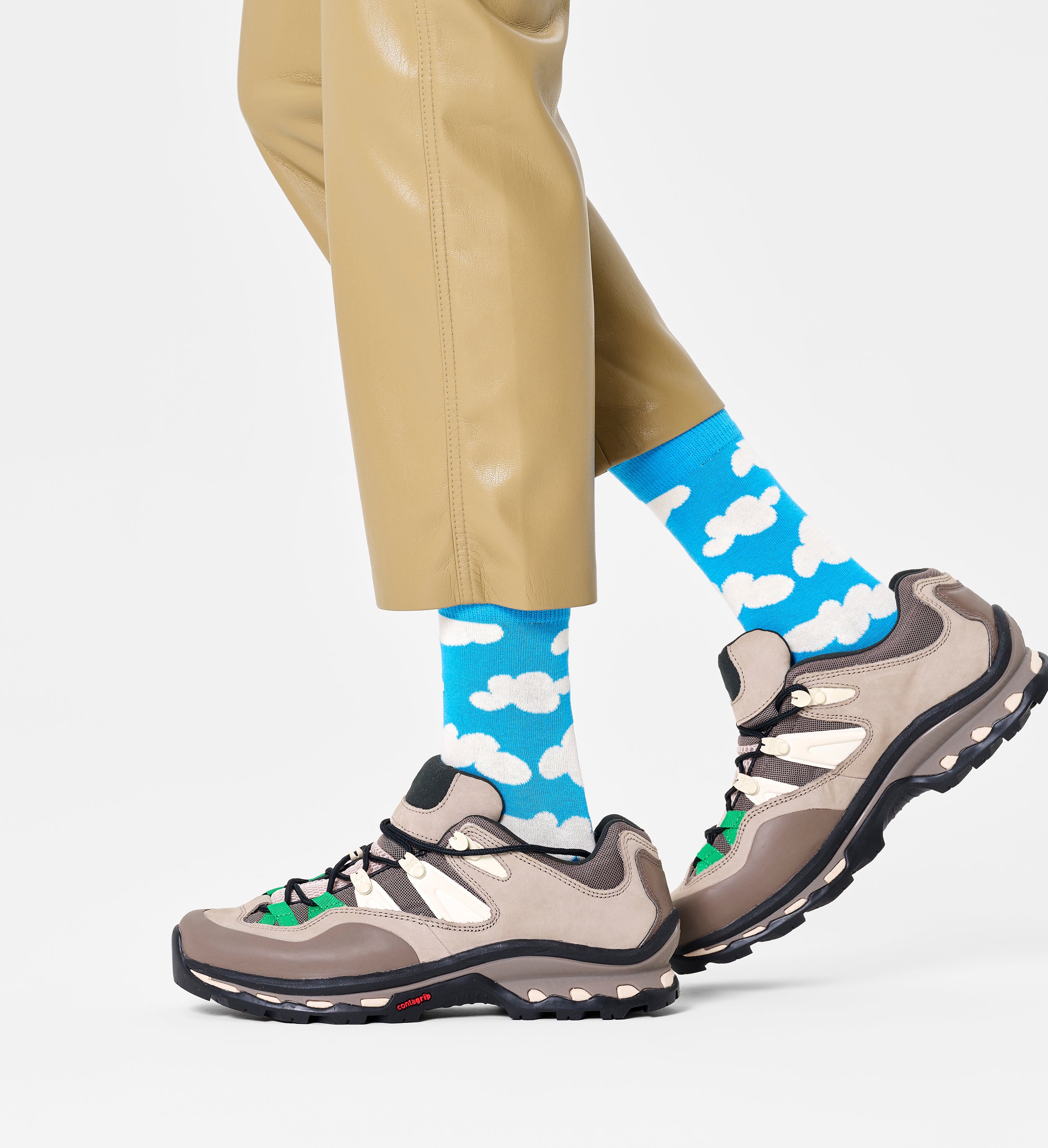 Crew-length socks (cloudy)